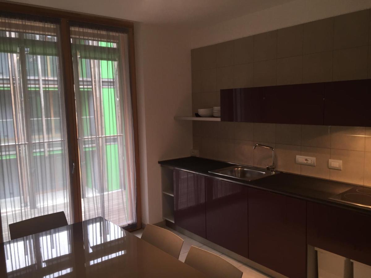 Komodo Short Stay Apartments Trento Esterno foto