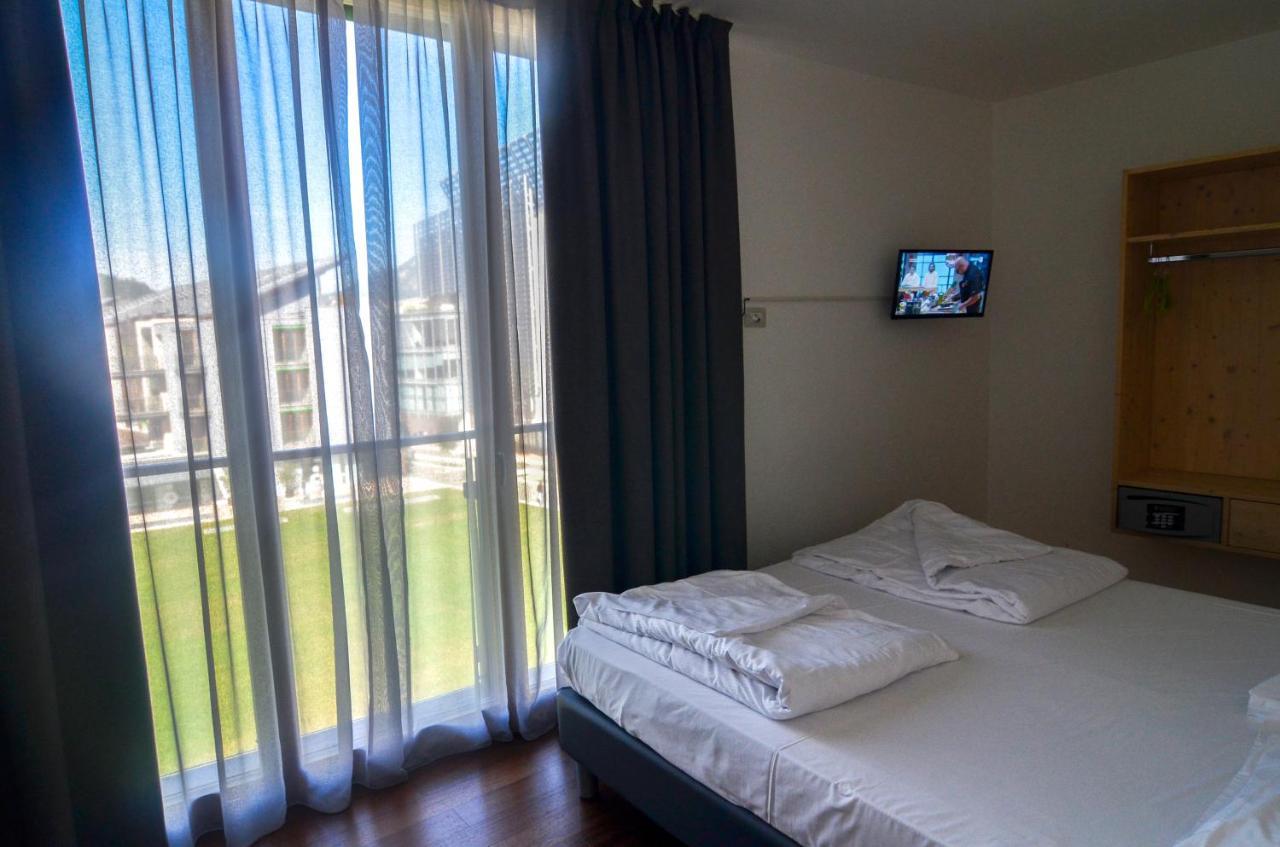 Komodo Short Stay Apartments Trento Esterno foto
