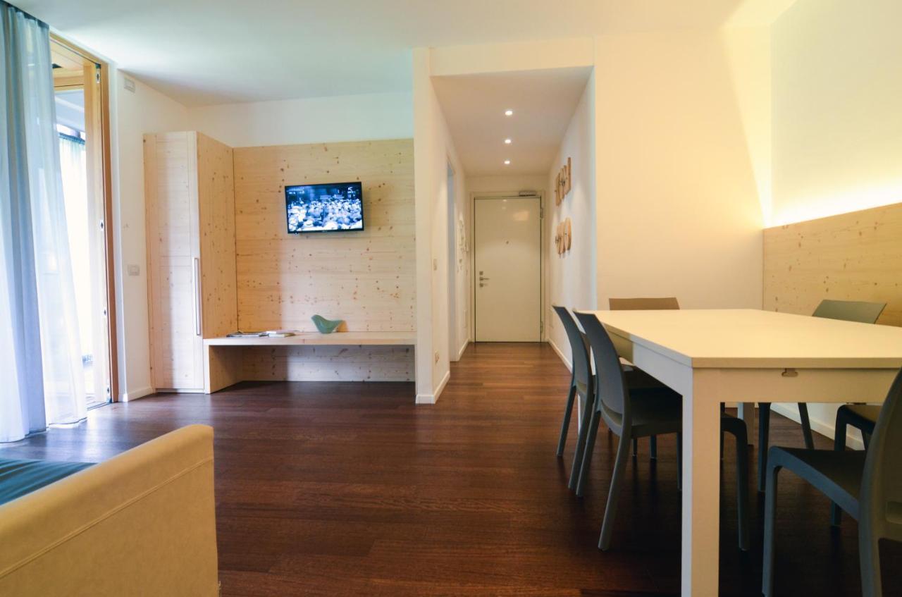 Komodo Short Stay Apartments Trento Esterno foto