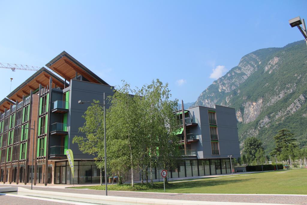 Komodo Short Stay Apartments Trento Esterno foto