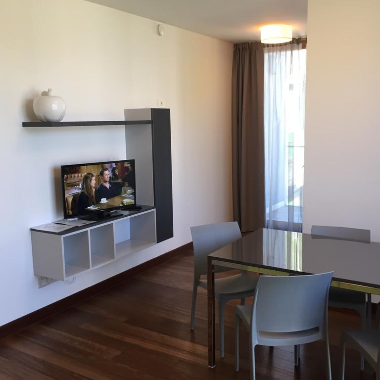 Komodo Short Stay Apartments Trento Esterno foto