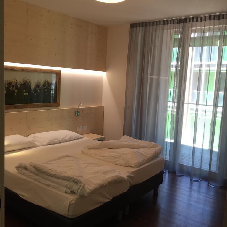 Komodo Short Stay Apartments Trento Esterno foto