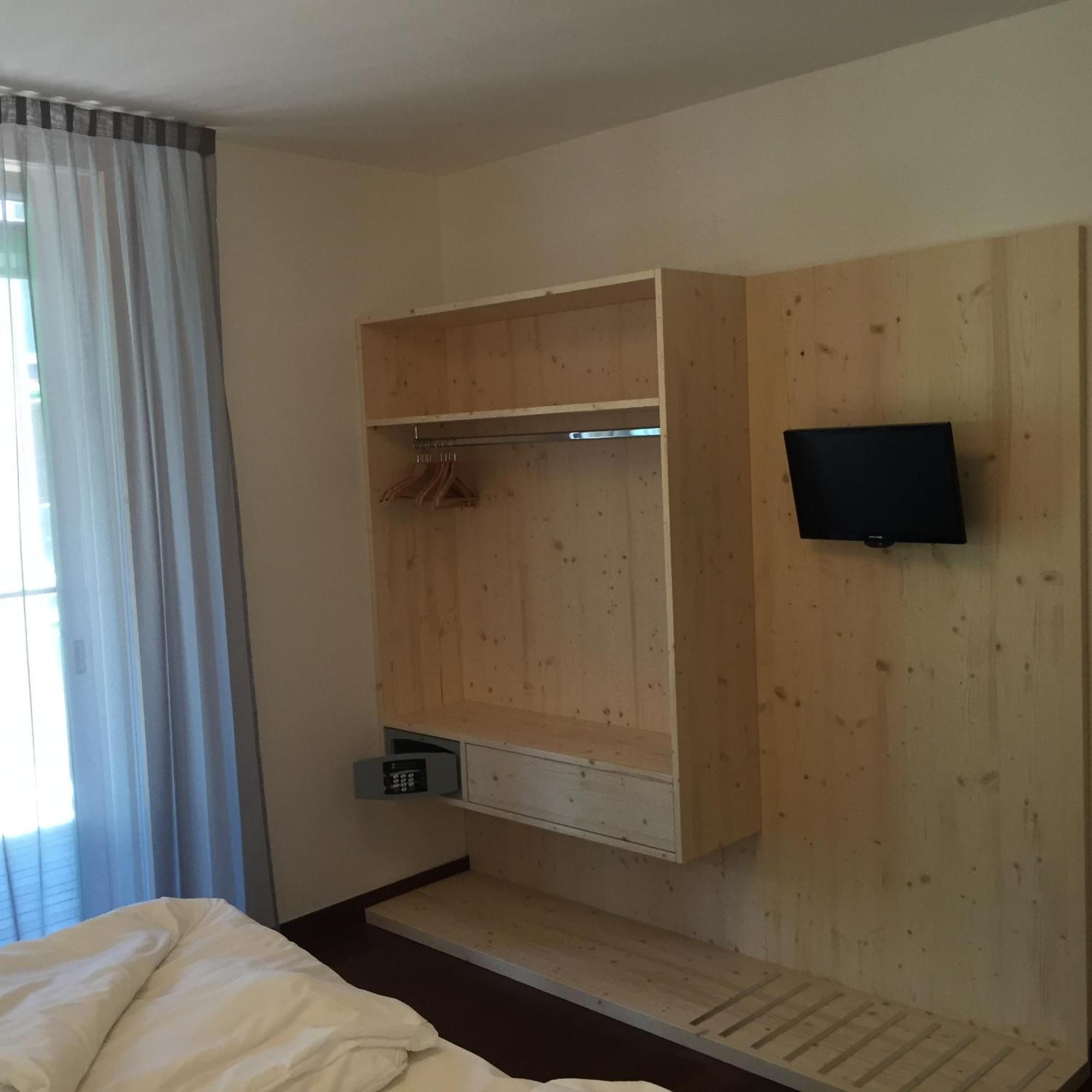 Komodo Short Stay Apartments Trento Esterno foto