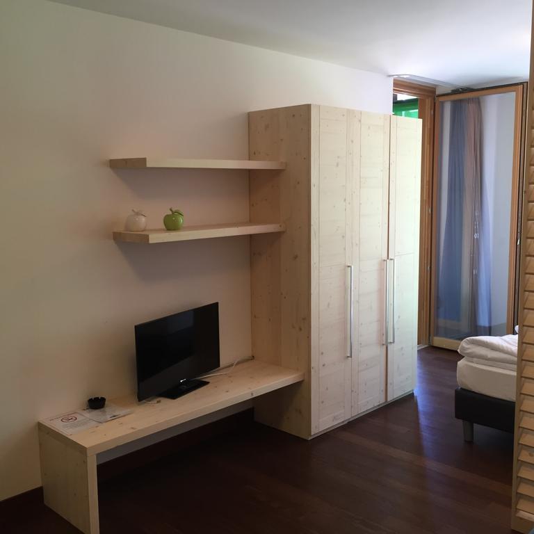 Komodo Short Stay Apartments Trento Esterno foto