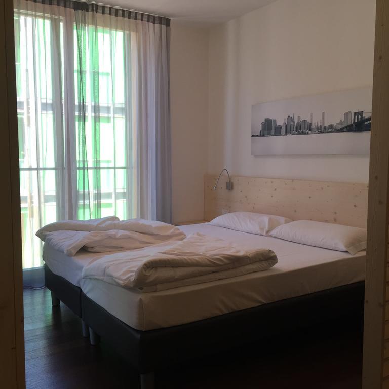 Komodo Short Stay Apartments Trento Esterno foto