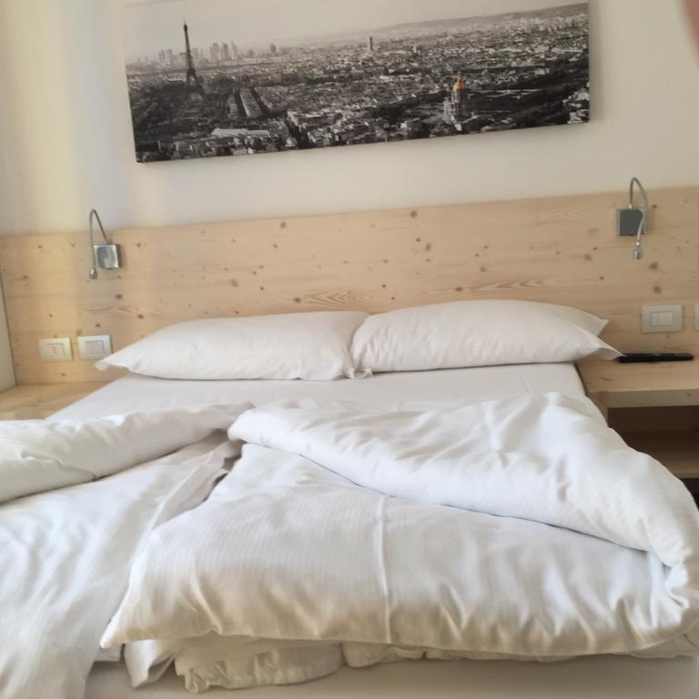 Komodo Short Stay Apartments Trento Esterno foto